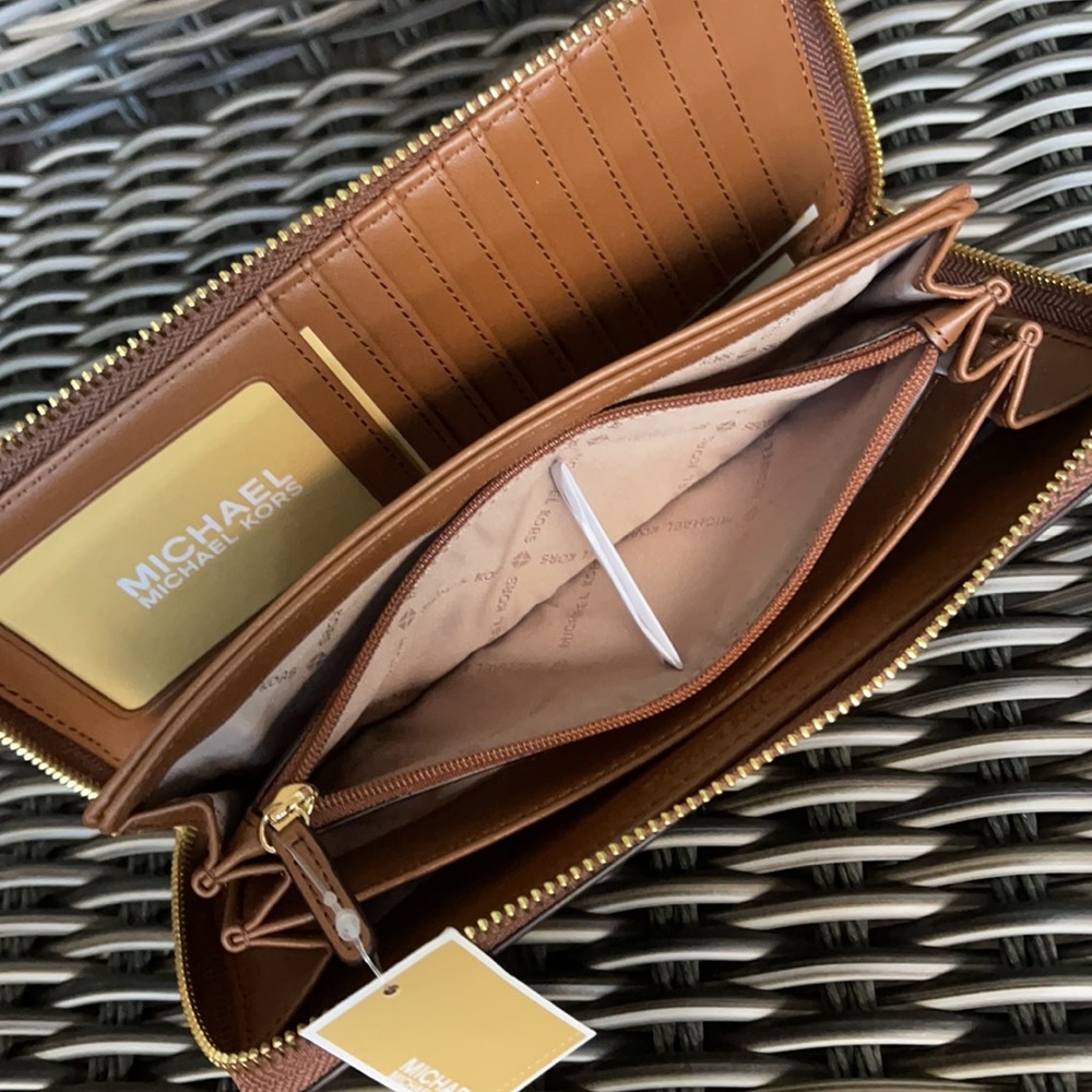 Michael Kors Jet Set Travel Large Travel CONTINENTAL Wristlet-Wallet - Picture 7 of 16